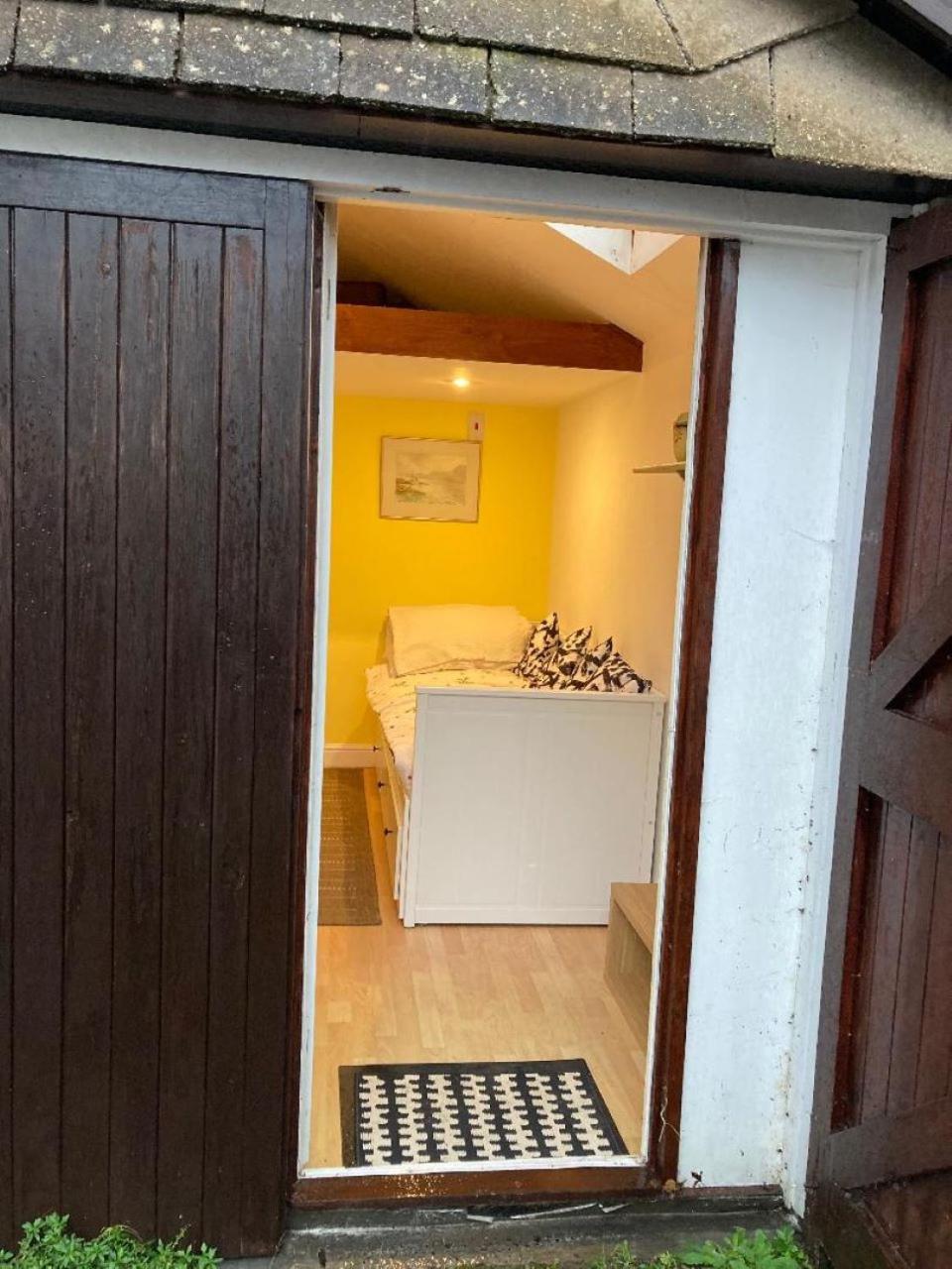Studio Annexe With Separate Shower Room Broadhempston Exterior photo